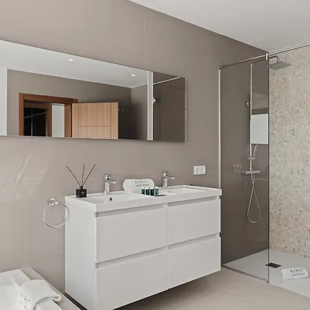 Karat Esmeralda Villa